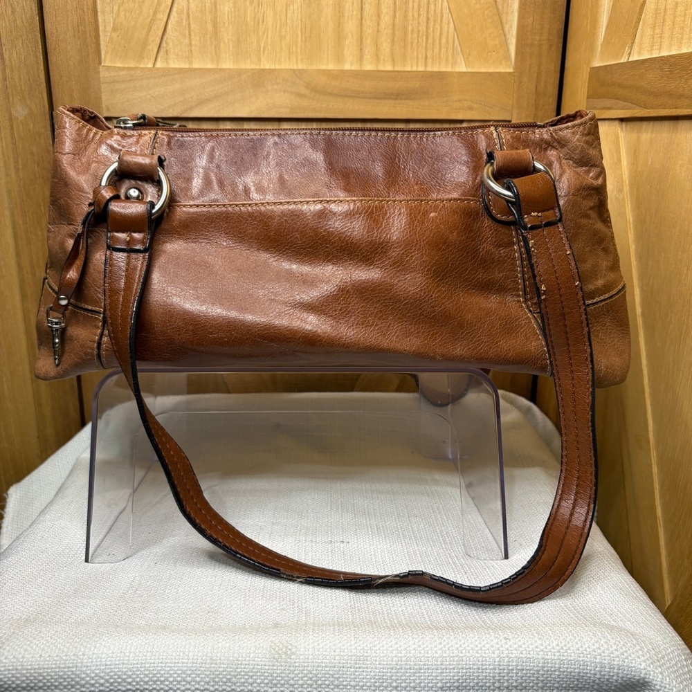 Giani Bernini Brown Leather Shoulder Bag with Timeless Design - Picture 4 of 10